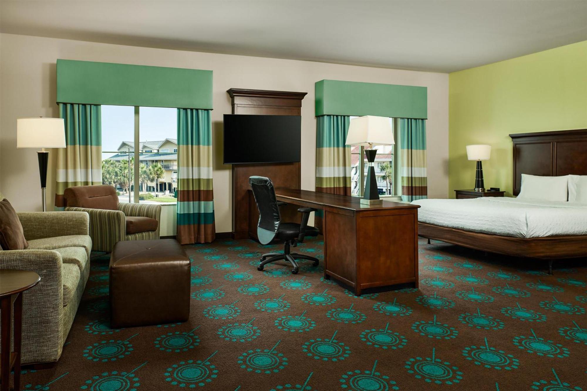 Hampton & Hotel